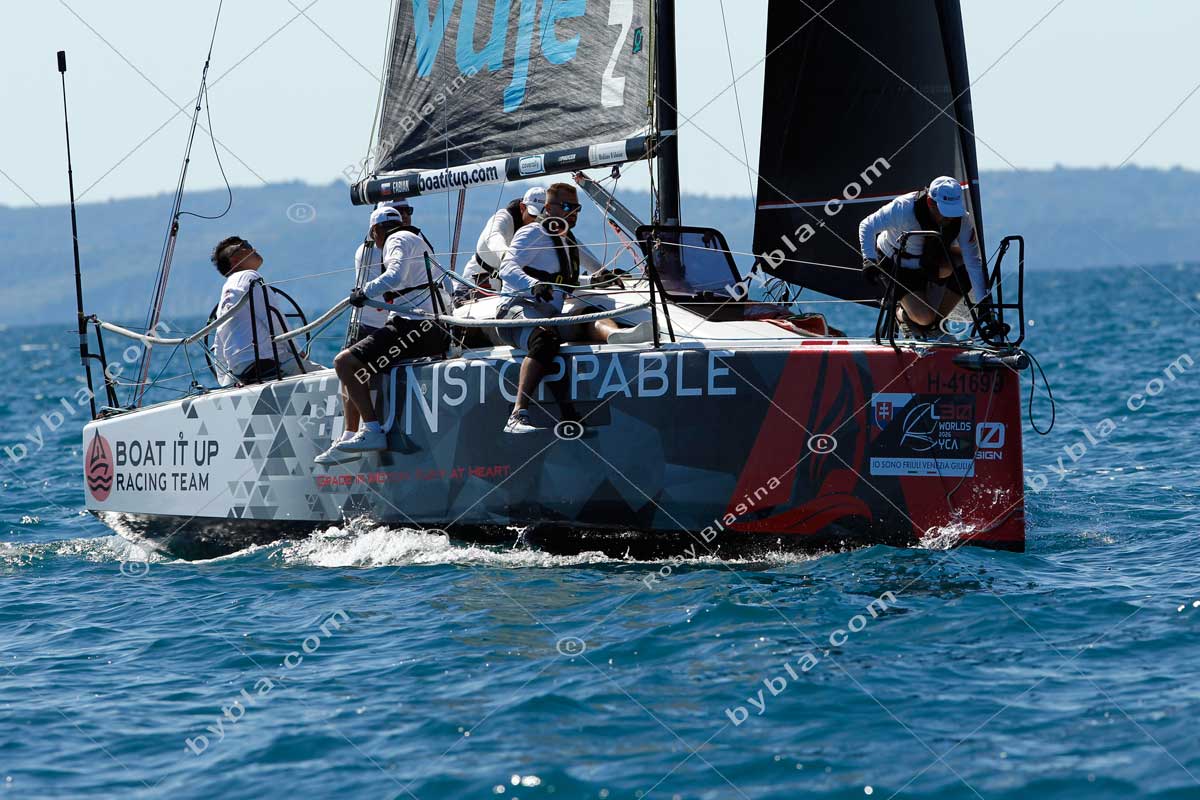 UNSTOPPABLE L30 World Championship 26L30-06610